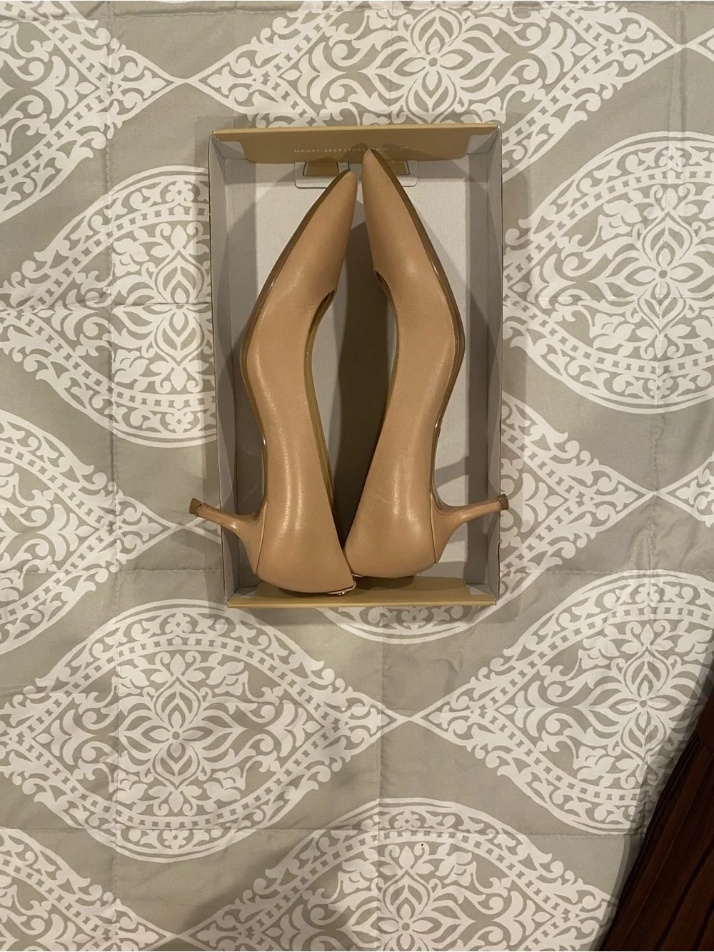 *Used* Michael Kors Kitten Heel Flex Pumps. Heavily Discounted